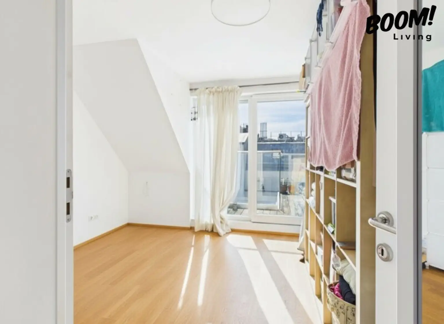 Helle 3-Zimmer-Dachgeschosswohnung mit großer Terrasse in 1200 Wien