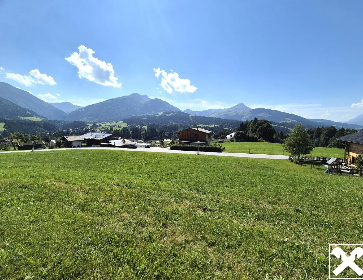 Sonniges Grundstück mit genehmigtem Bauplan