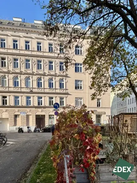 Charmante 2-Zimmer-Dachgeschosswohnung mit Süd-Terrasse und Kühlung nähe Arenbergpark