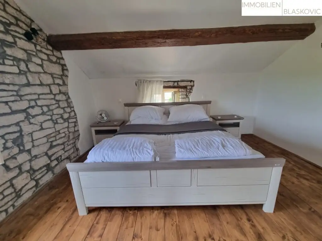 Juwel - Restauriertes Steinhaus mit Pool und Meerblick