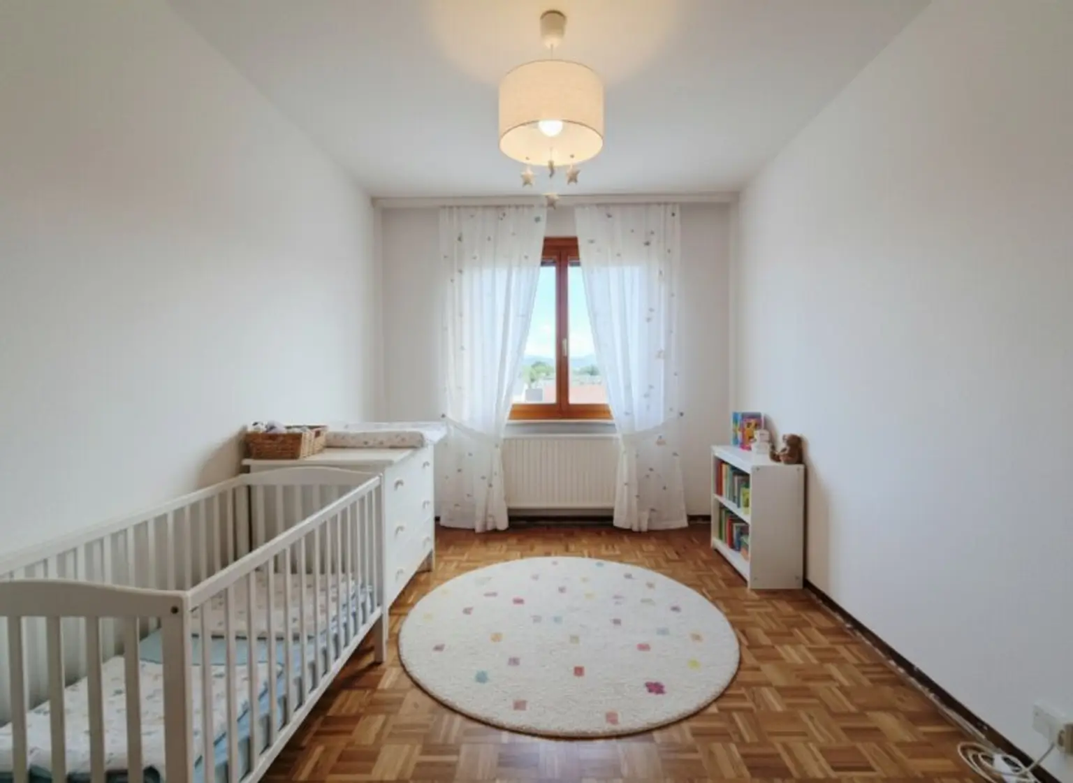 116 m², 4-Zimmerwohnung mit Loggia in Bestlage