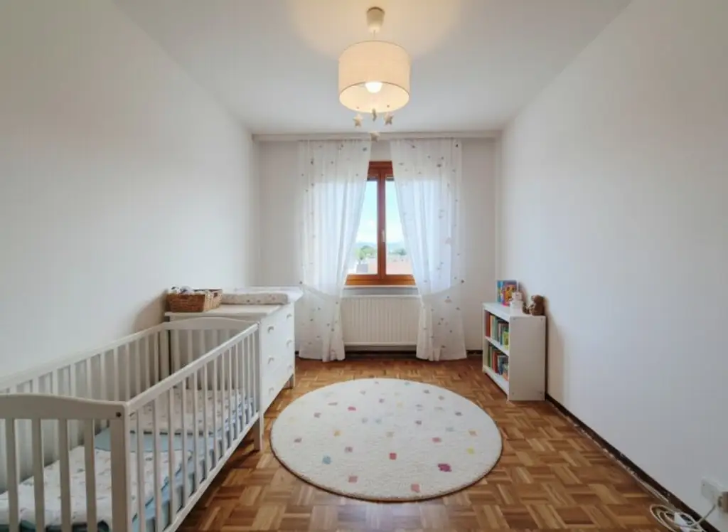 116 m², 4-Zimmerwohnung mit Loggia in Bestlage