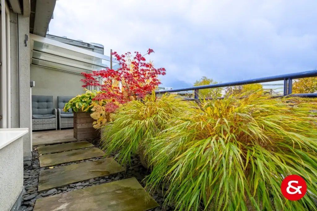 Sonnige 6-Zimmer-Terrassenwohnung mit 2 Garagenplätzen! | auch auf 2 Wohnungen teilbar!