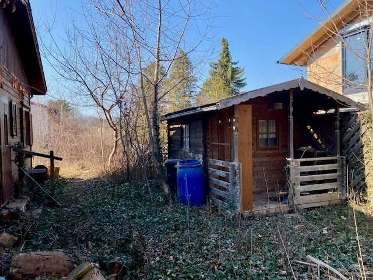 zusätzliche Holzhütte