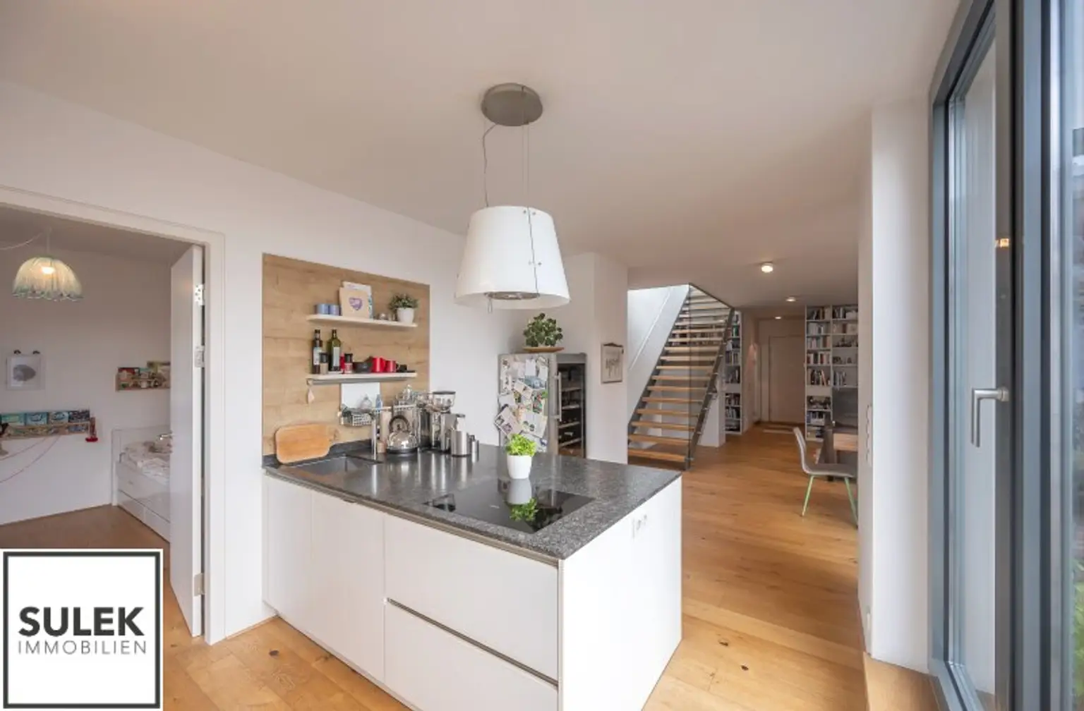Einzigartige DG-Wohnung mit Loft-Charakter und Terrassen (rd. 165m²) inkl. atemberaubendem Fernblick