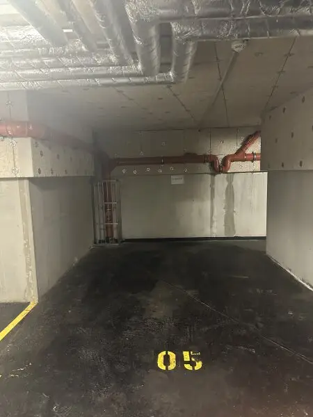 3-Zimmer-Dachgeschosswohnung mit 2 Balkonen, Wintergarten-Loggia & Weitblick - U2 Hardeggasse fußläufig - Klimaanlage & Küche