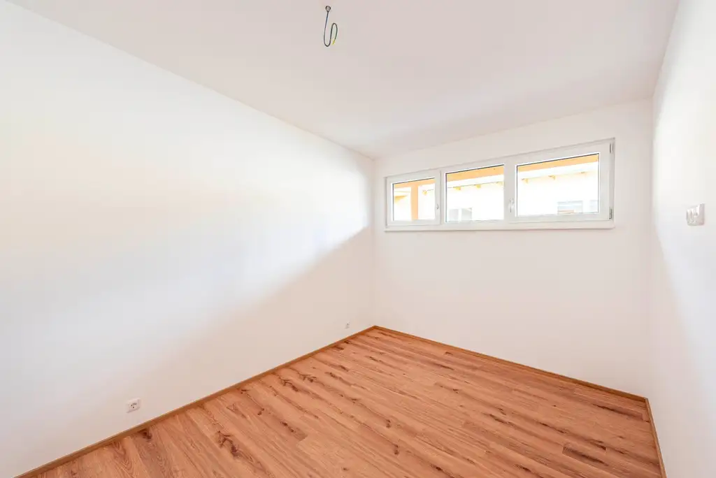 Neubau mit Qualität: Helle Wohnung mit großer, überdachter Terrasse