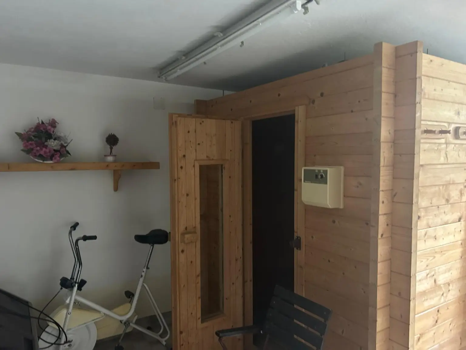2 Familienhaus mit Pool und Outdoorküche/Poolhaus - Garage für 3 Autos -SOFORT VERFÜGBAR-DACHBODEN AUSBAUBAR