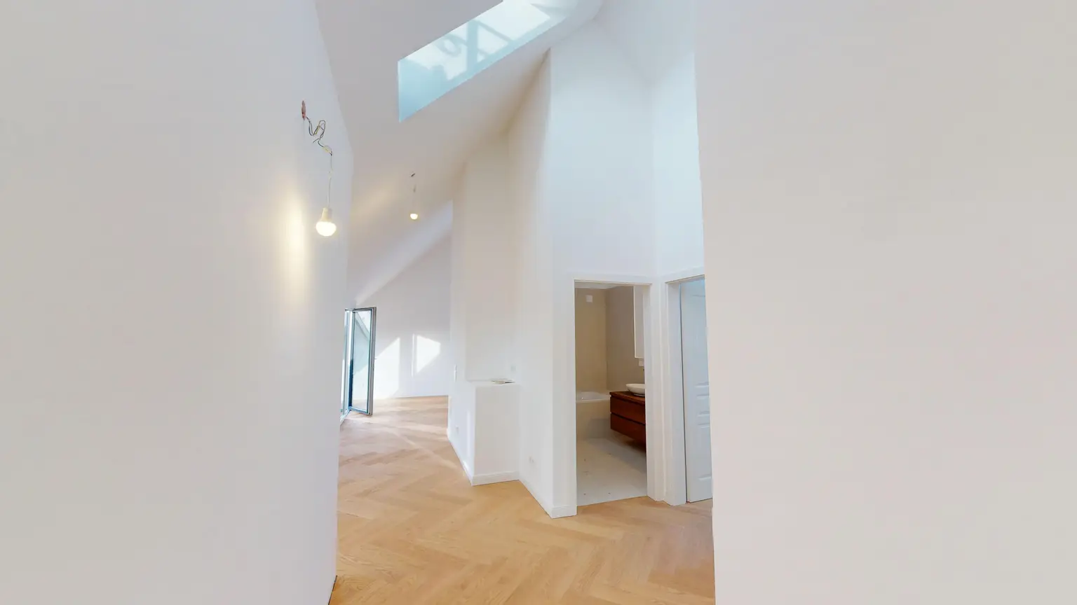 Traumhafte Dachwohnung im Hietzinger Cottage I Altbaujwel