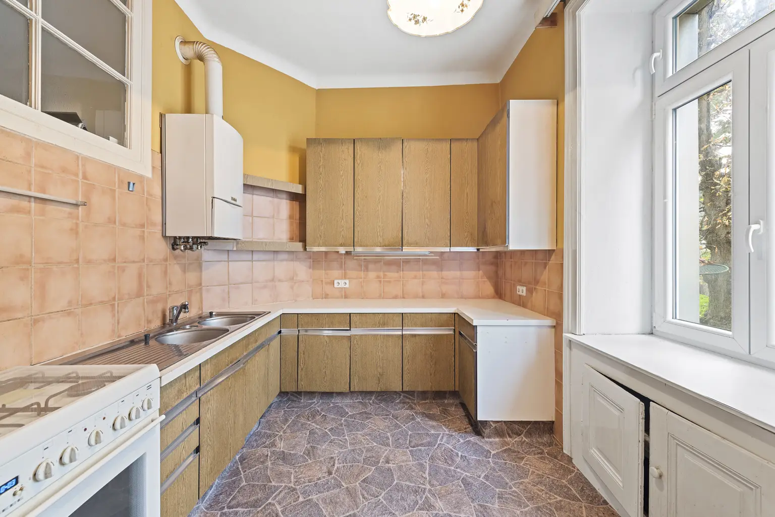 Residieren im Wiener Altbautraum - teilsanierungsbedürftig zum Selbstverwirklichen!