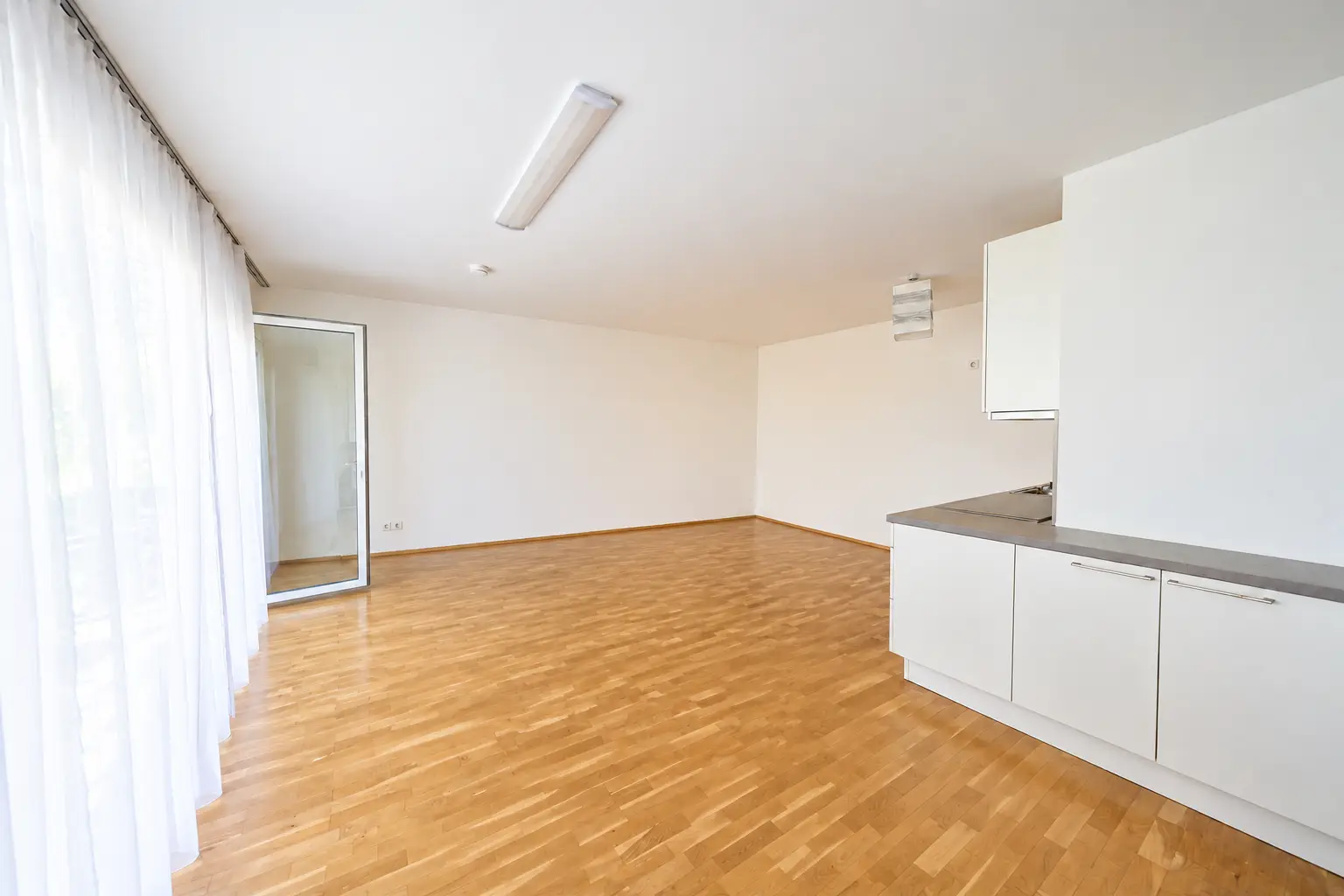 ** Barrierefreie 2 Zimmer Wohnung mit großer Loggia ! **