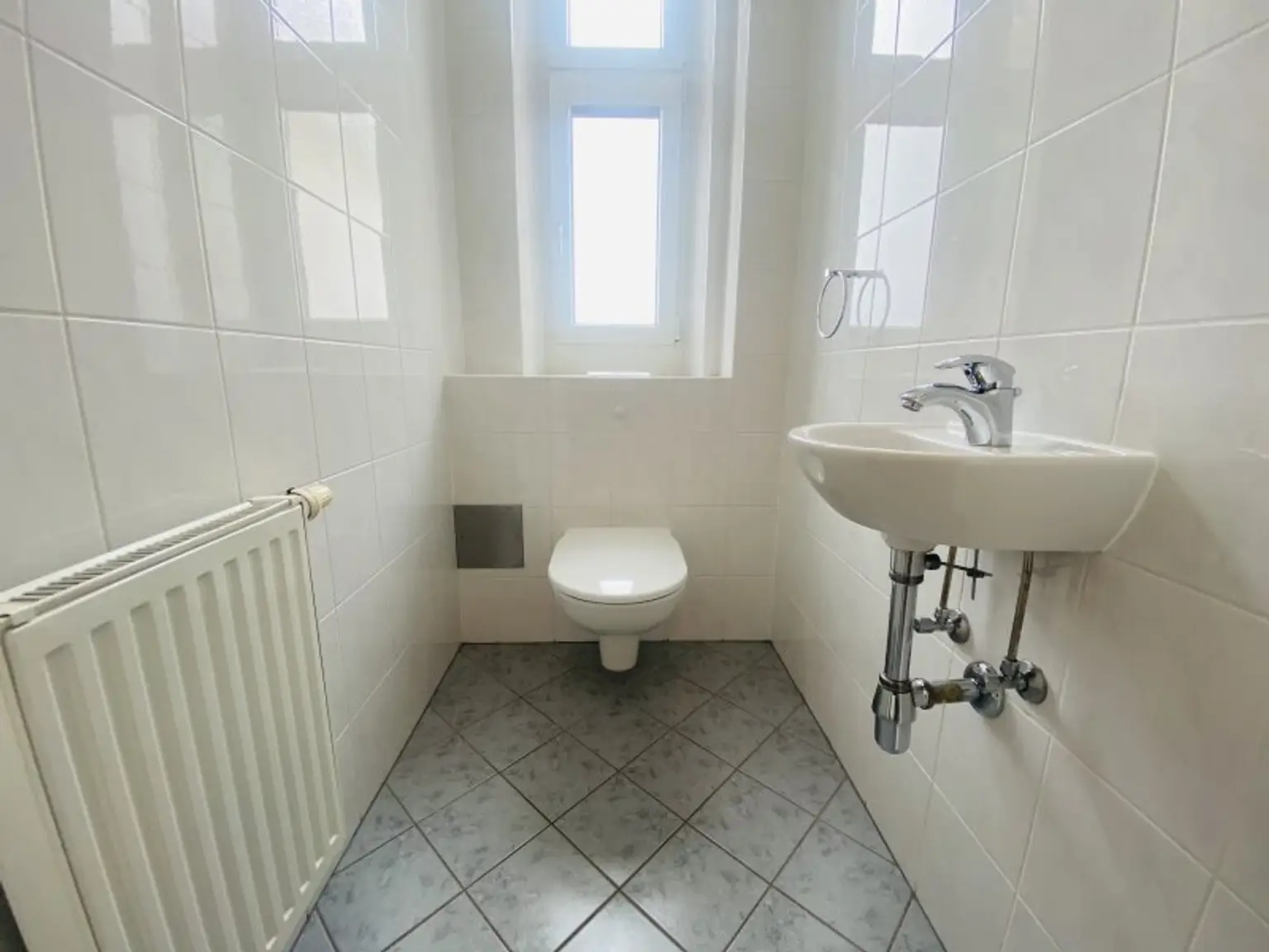 Sonnige 4-Zimmer Wohnung + Südbalkon..beste Wohnlage!