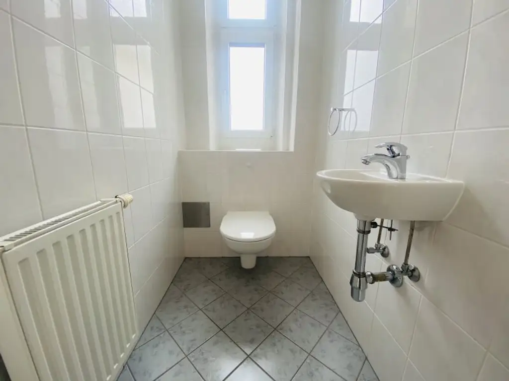 Sonnige 4-Zimmer Wohnung + Südbalkon..beste Wohnlage!