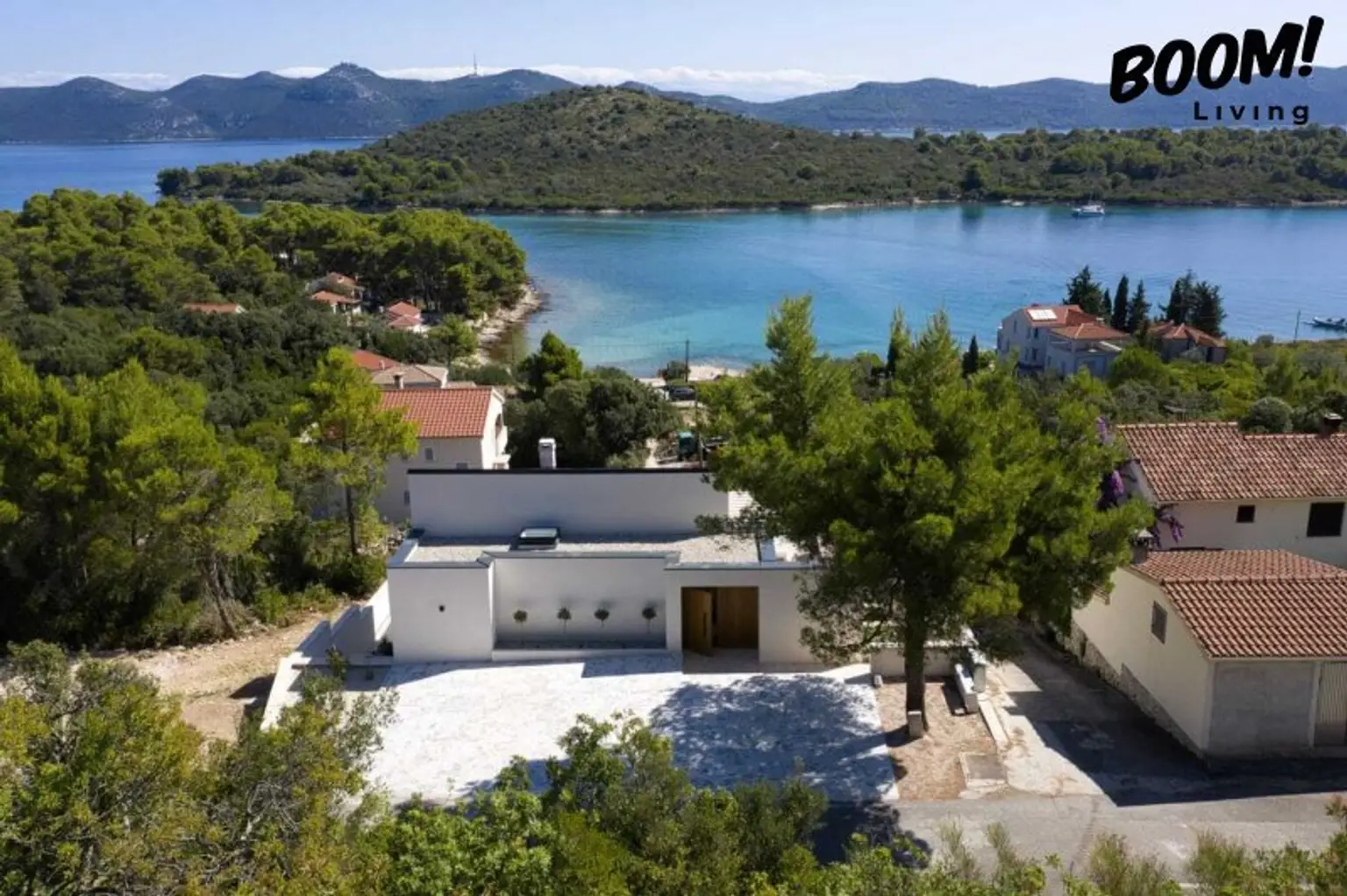 Mediterraner Traum trifft moderne Urbanität - Stillvolle Design Villa im Herzen der Insel Iz