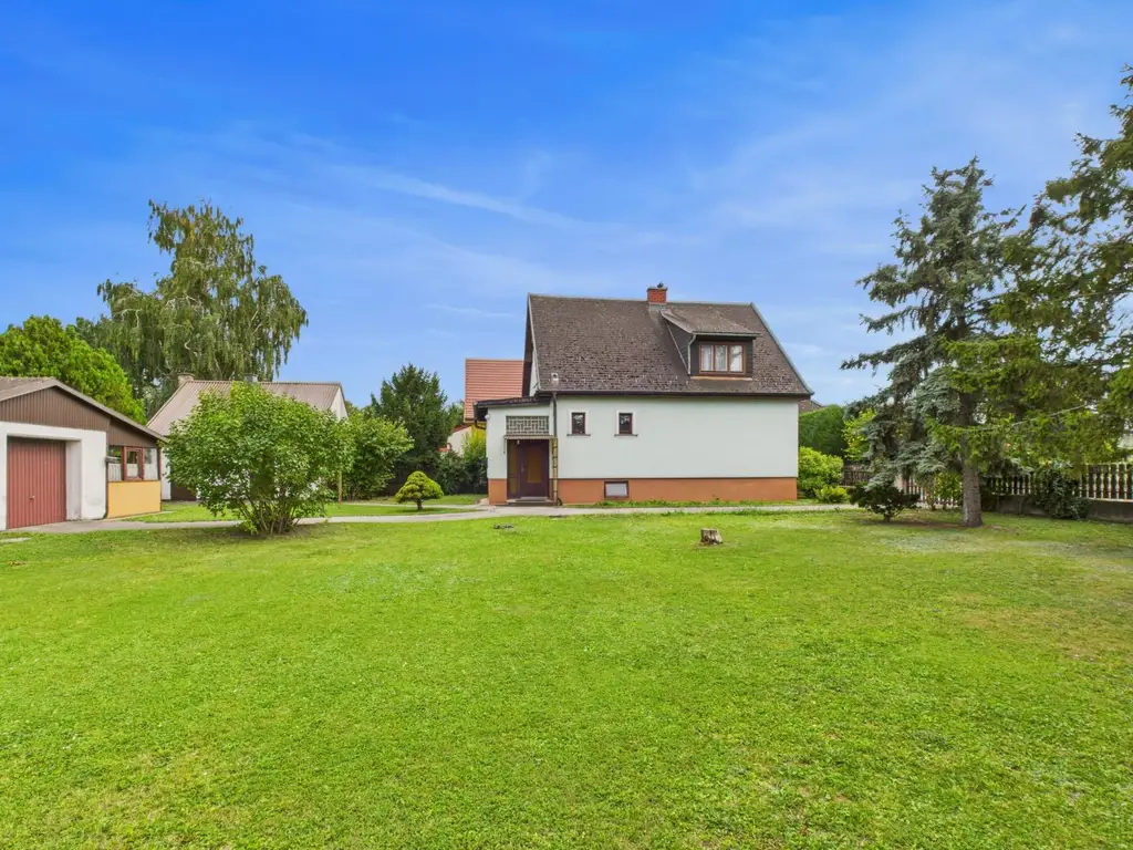 Charmantes Einfamilienhaus mit großem Eckgrundstück und Entwicklungspotenzial