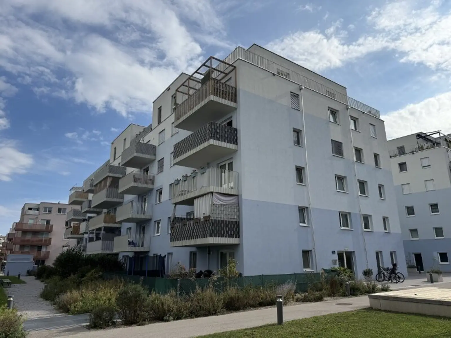 +NEU+ Ihr liebevoller und hochwertiger Rückzugsort im Grünen – Sonnige 3-Zimmer-Wohnung mit Balkon & bester Anbindung
