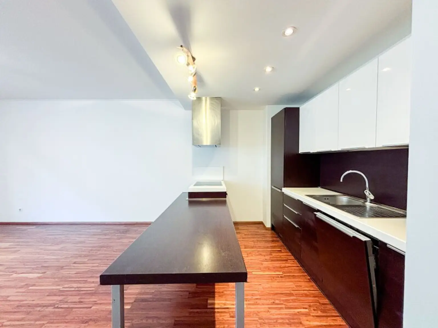 NEUBAUWOHNUNG mit BALKON+GARAGE, Nähe Kircheng./Mariahilfer Str.