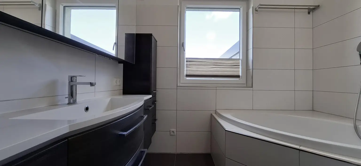 Neuwertige Familienwohnung mit Reihenhauscharakter