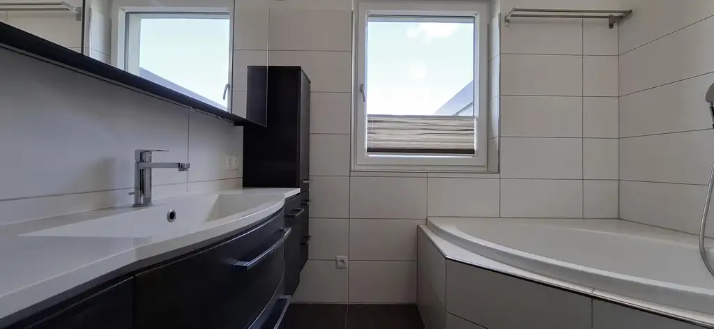 Neuwertige Familienwohnung mit Reihenhauscharakter
