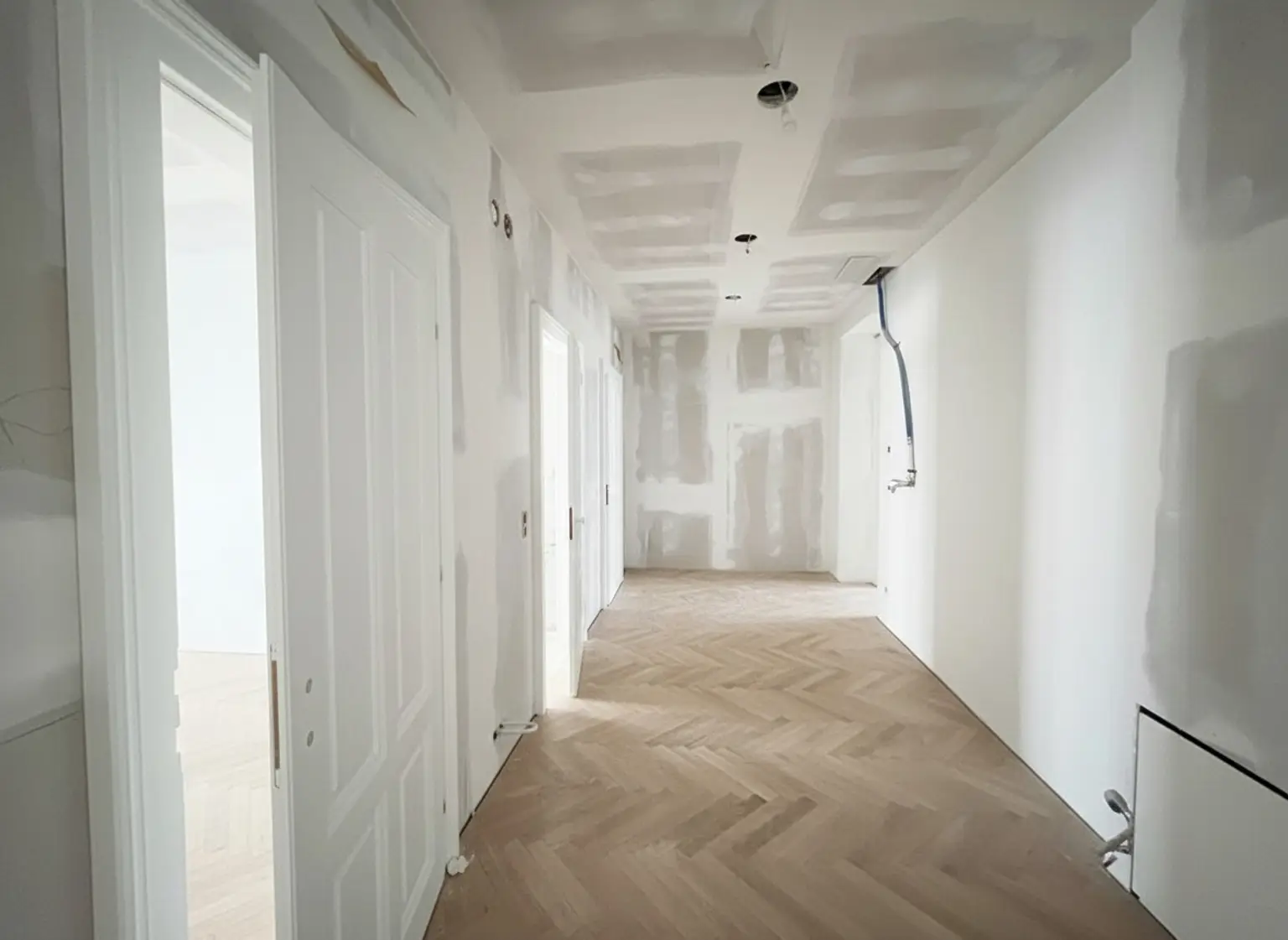 UNBEFRISTET und ERSTBEZUG: Prachtvolle, klimatisierte Wohnung in Top Lage / UNLIMITED and FIRST OCCUPANCY: Stunning, air-conditioned apartment