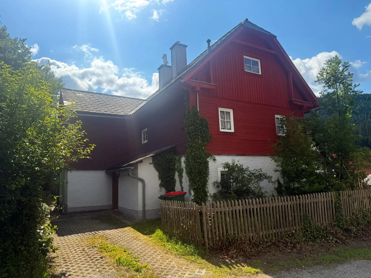 *** Charmantes Landhaus, 154m², Teilsaniert mit großem Gartenanteil und viel Potenzial ***