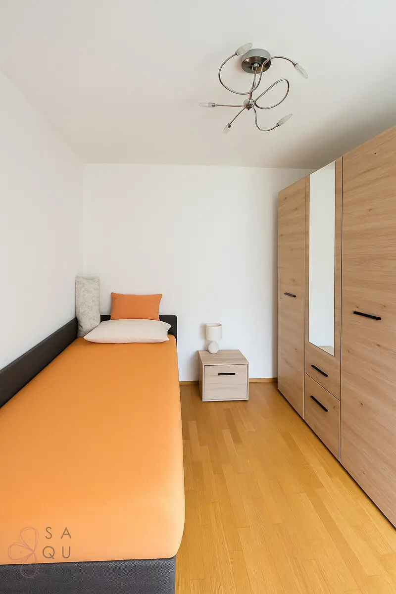 Charmantes Einfamilienhaus mit Einliegerwohnung, Garten und Garage – vielseitig nutzbar
