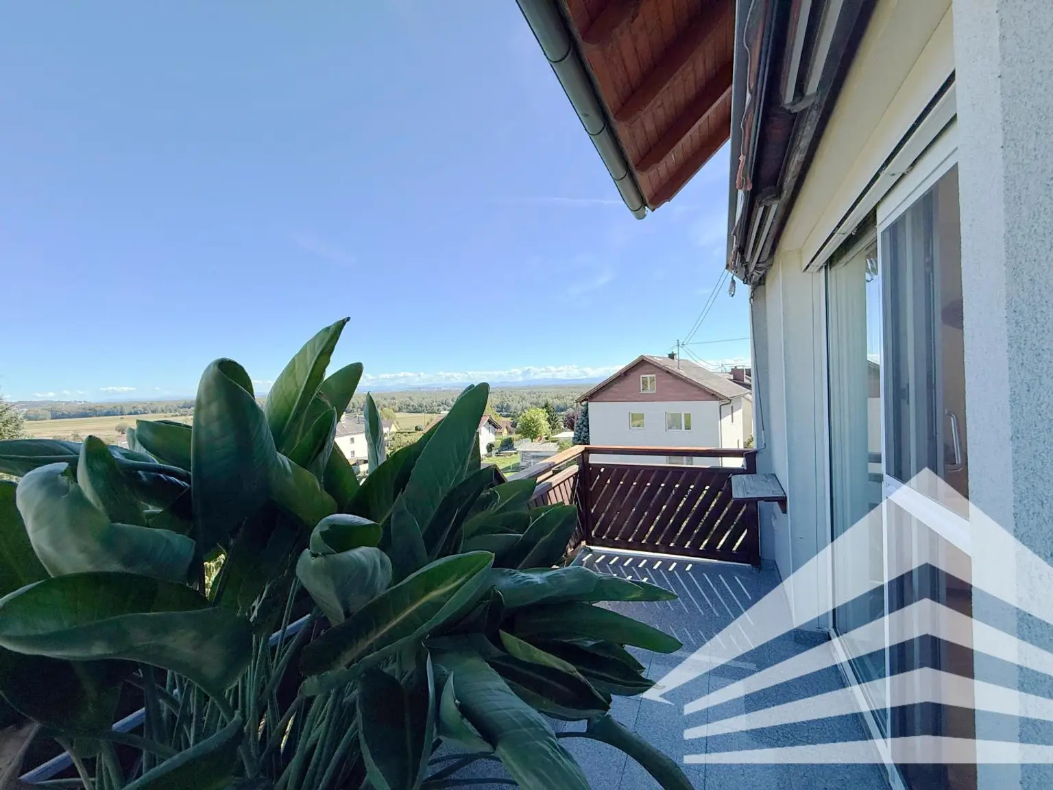 Großzügiges Mehrfamilienhaus in schöner Aussichtslage in Abwinden! 2 Garagen Plus Carport!