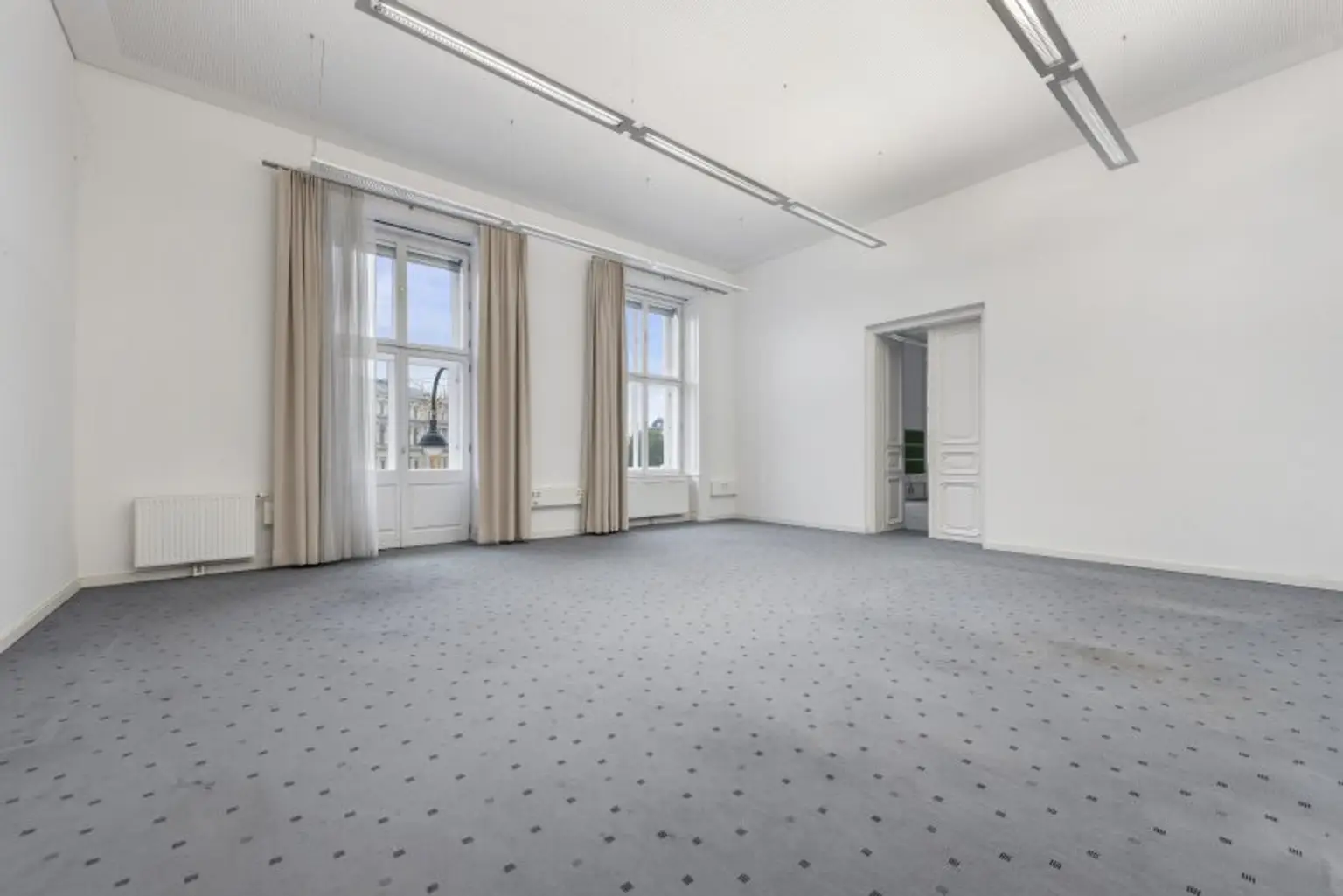 Die Nummer Eins im Ersten! 1.077 m² Bürofläche im prestigeträchtigen Jahrhundertwendehaus! Klimatisiert! Nähe U2 Schottentor!