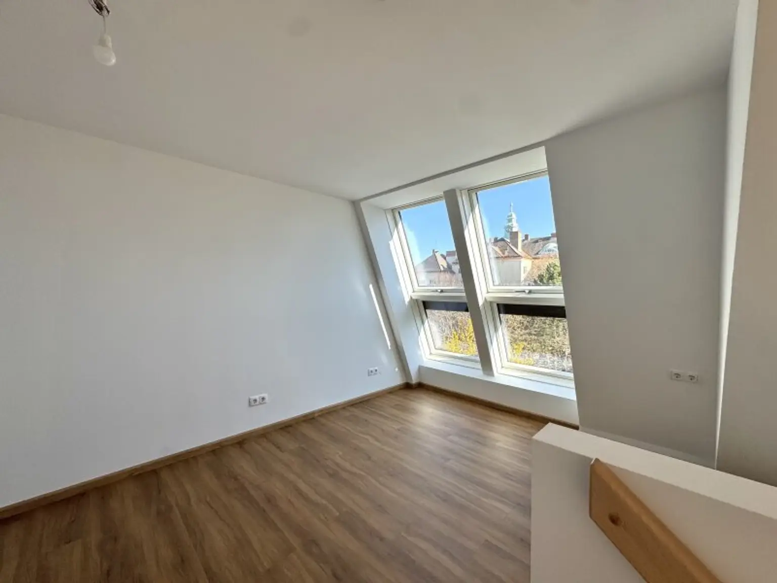 2 Zimmer Dachgeschoss Wohnung mit Home-Office Bereich und Terrasse sowie Klimaanlage - Erstbezug - Unbefristet