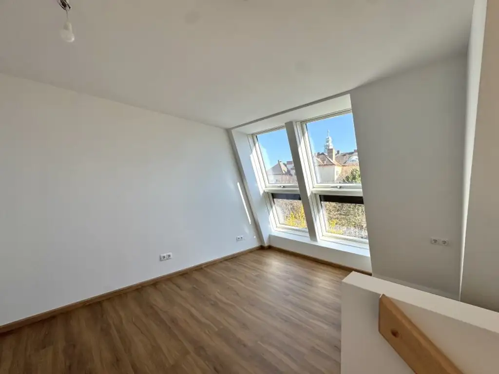 2 Zimmer Dachgeschoss Wohnung mit Home-Office Bereich und Terrasse sowie Klimaanlage - Erstbezug - Unbefristet