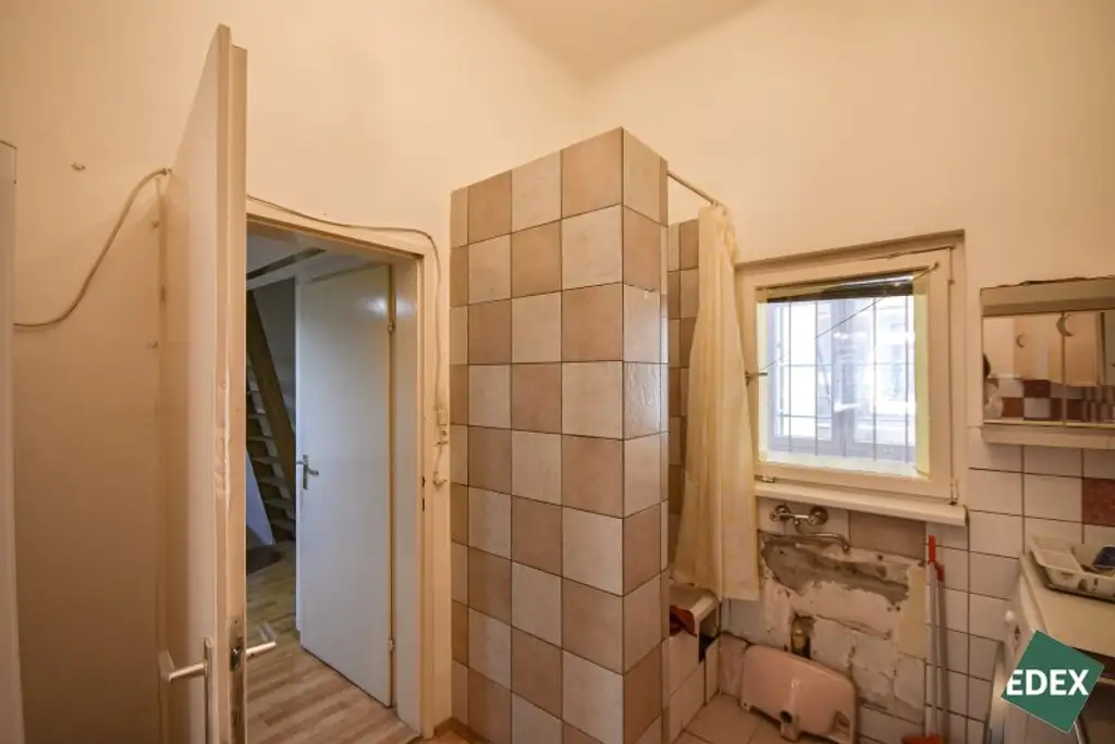 Ideal für kreative Gestalter oder Projektentwickler- Altbauwohnung – 1 Zimmer in Parknähe, 1200 Wien