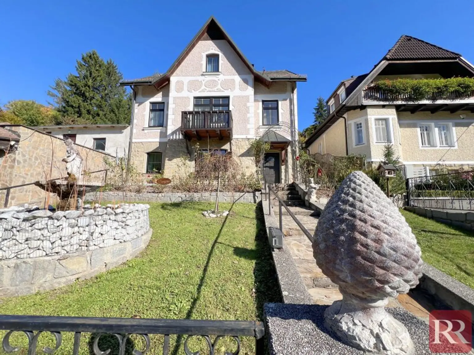 Jahrhundertwendehaus mit großem Grundstück