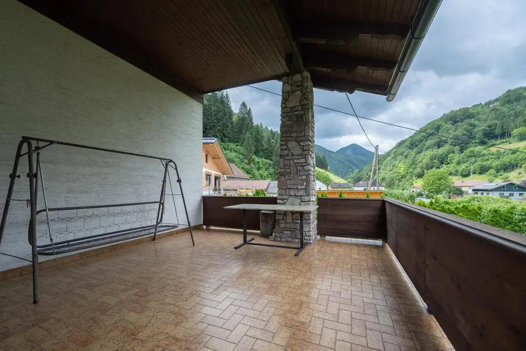 WOHNEN IM GRÜNEN – 242 m² WOHN-NUTZFLÄCHE – 3.903 m² GRUNDSTÜCK! Charmantes Einfamilienhaus voller Potenzial und zahlreicher Gestaltungsmöglichkeiten!