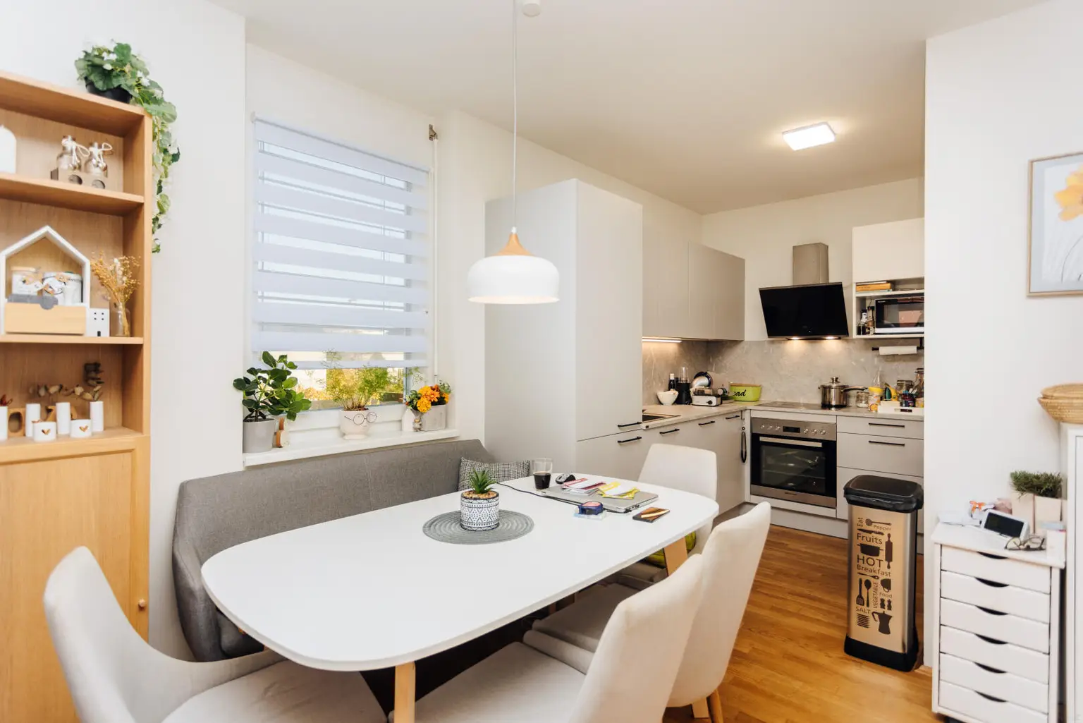 Moderne 2-Zimmer-Eigentumswohnung mit großem Balkon + Parkplatz + riesigem Kellerabteil