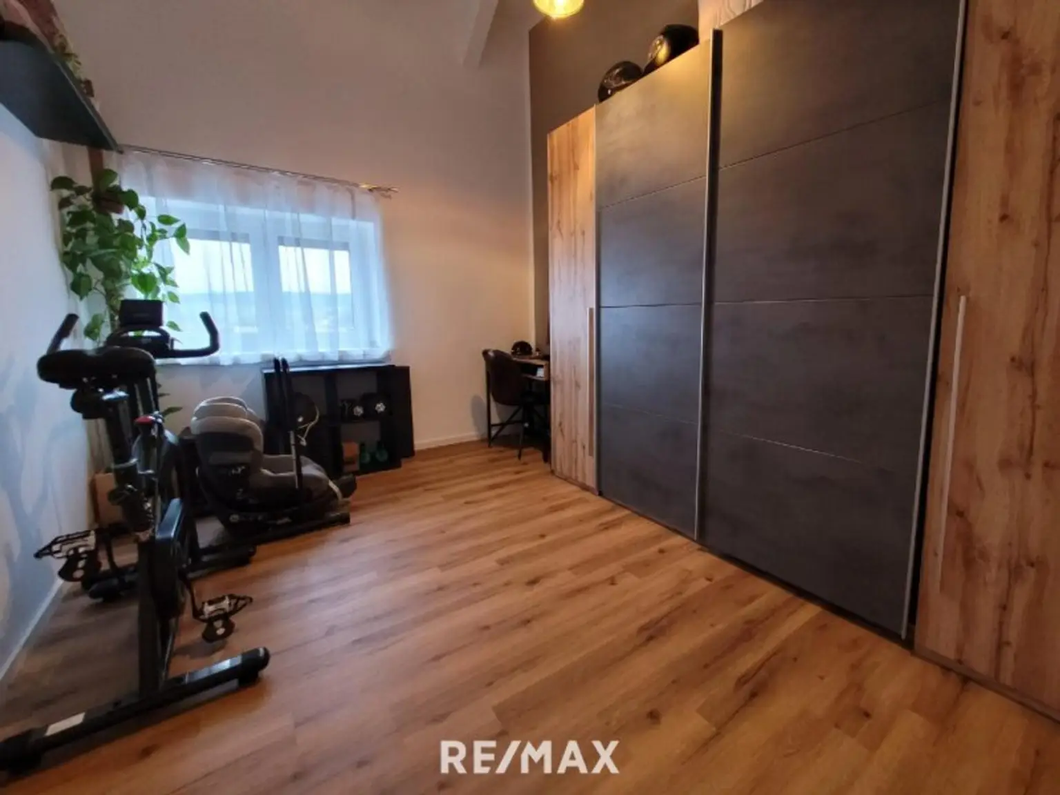 Schlafzimmer Fitnessraum oder Büro