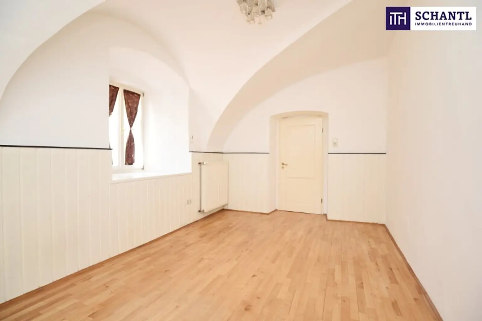 MÄRCHENHAFTE Wohnung im SCHLOSS inklusive Nutzung des SCHLOSSGARTENS! Ab sofort verfügbar!