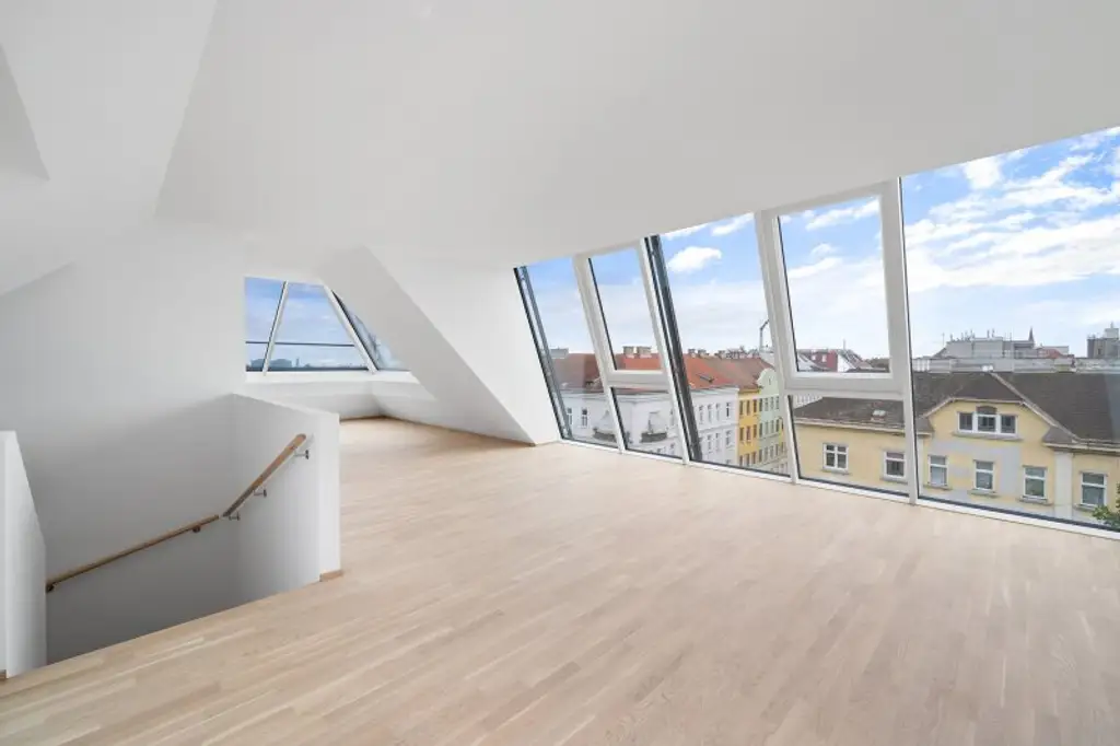 4-Zimmer-Dachgeschosswohnung (Massivbauweise) mit Terrasse und Dachterrasse in generalsaniertem Altbau