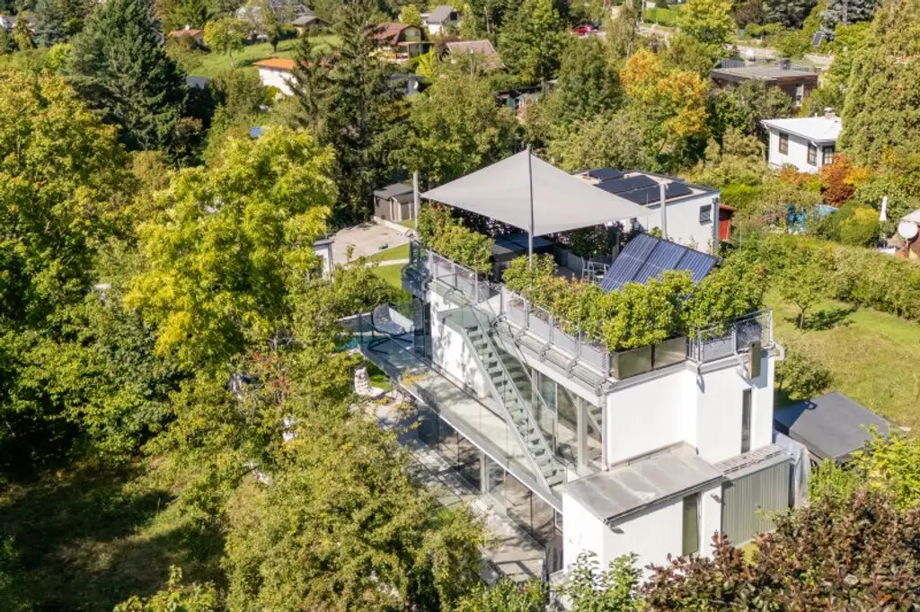 Exklusives Weinberg-Refugium: unverbaubarer Panoramablick in absoluter Ruhelage I hightech Pool I Dachterrasse mit Whirlpool I Erdwärme, Solarpaneele, Fußbodenheizung, Kühldecke