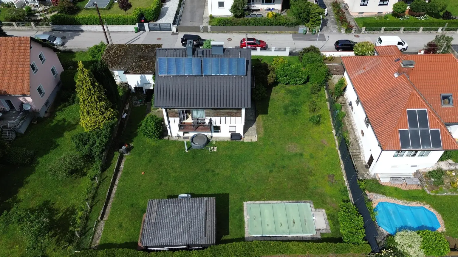 Grundstück mit bewohnbarem Altbestand