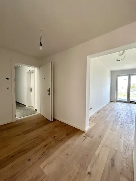 Erstklassige 73.8m² Wohnung mit Balkon in Mannswörth, Perfekt für Erstbezug!