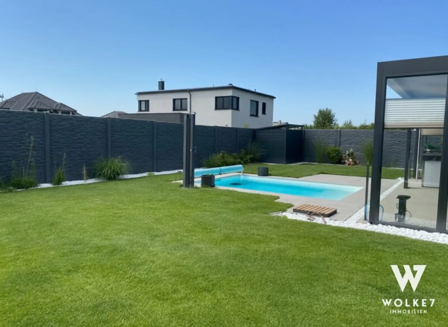 Wohnen auf höchstem Niveau | Traumhaus mit vielen Extras | 2 Badezimmer | Garage | Luftwärmepumpe | Klimaanlage | Pool | Fußbodenheizung | ca. 201,67 m2 Wohnfläche |