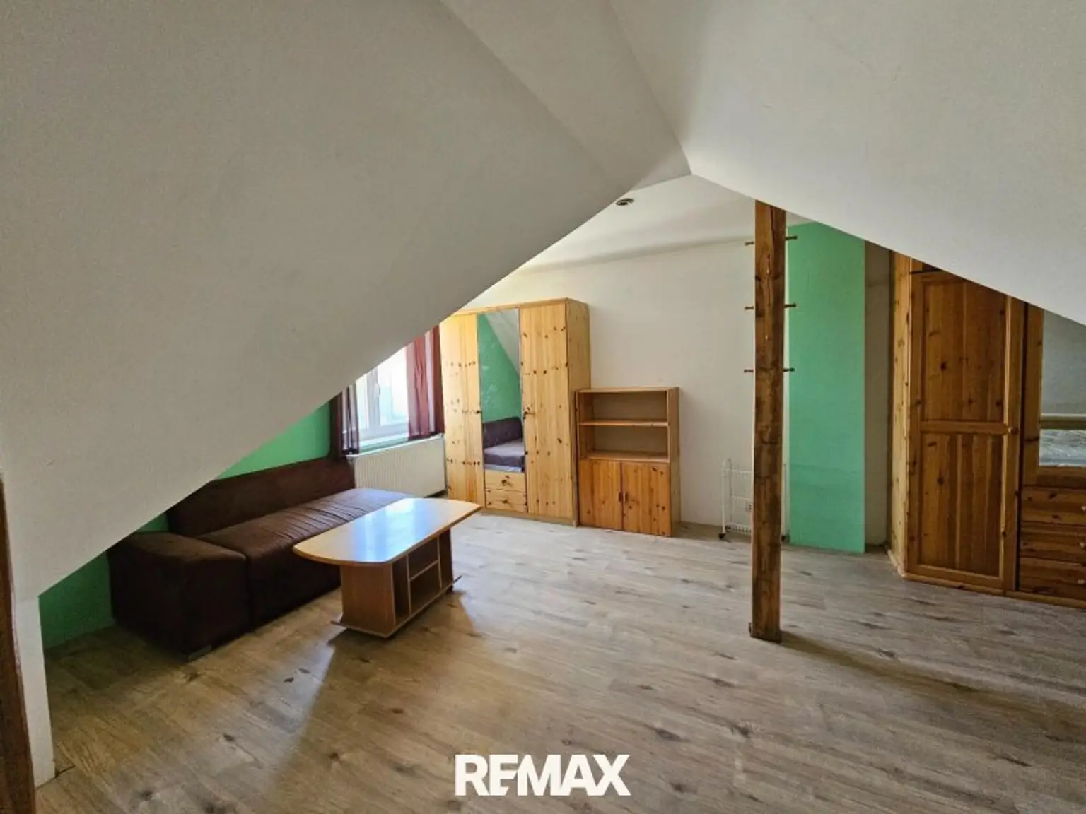 Zimmer im Dachboden (1)