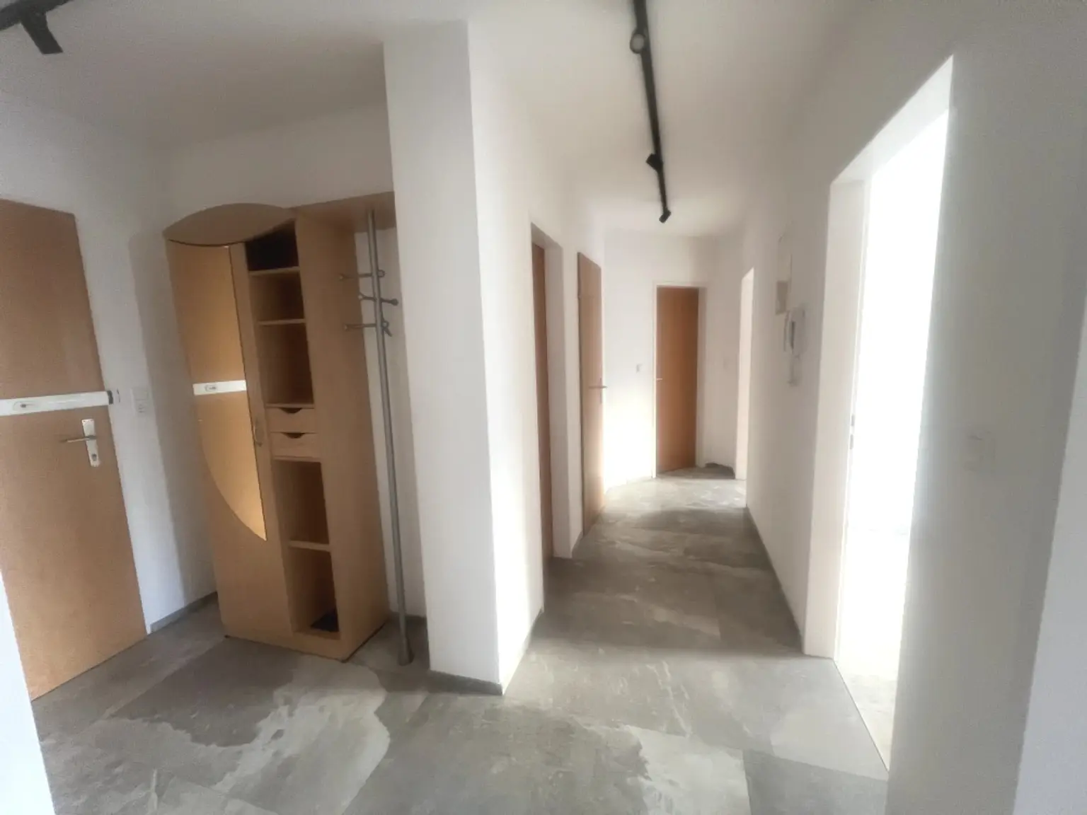 Moderne Mietwohnung mit zwei Balkonen