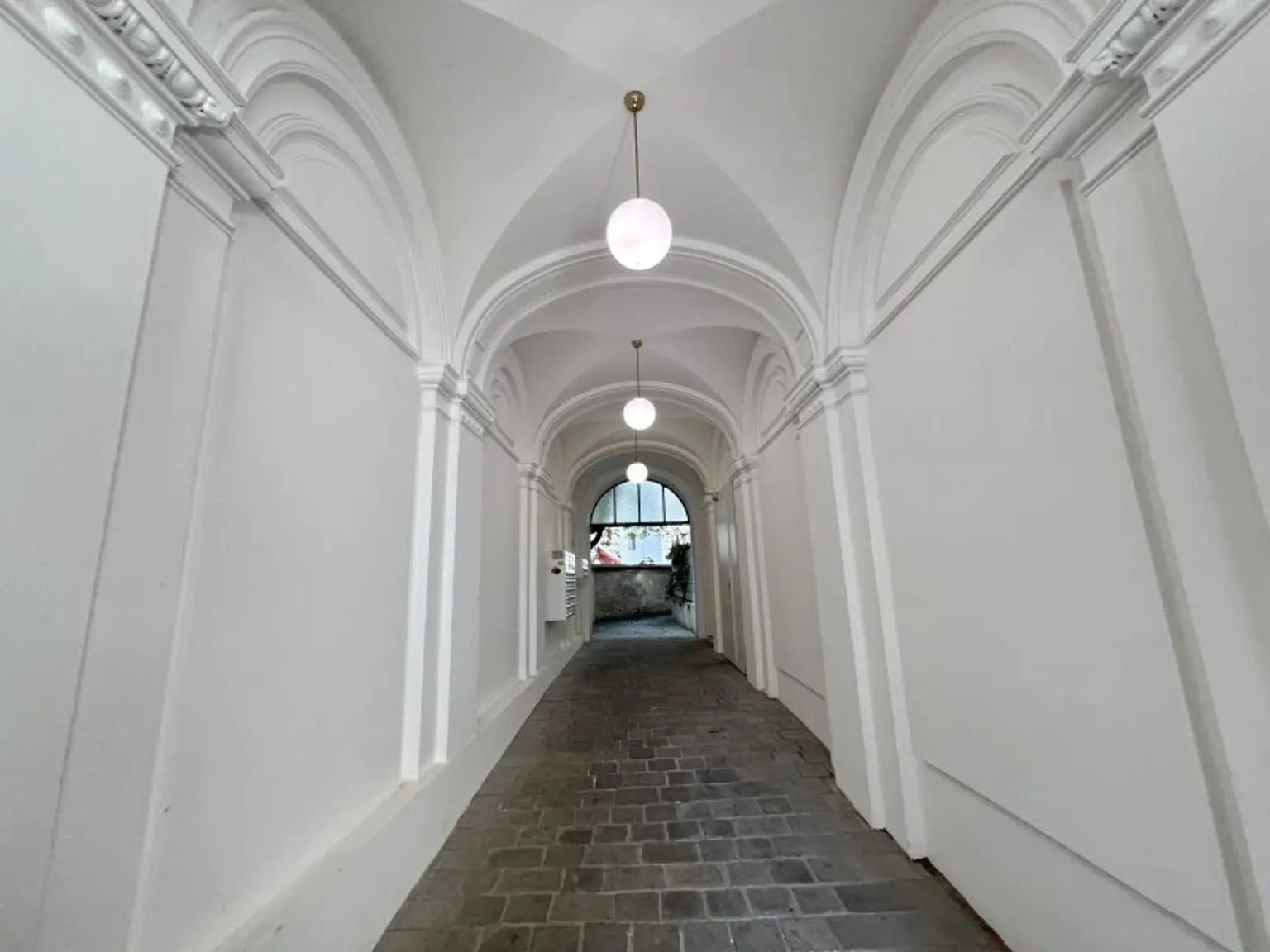 Perfekte Kombination! 3 Zi. im Altbau mit Balkon & Garage im 2.Bez.