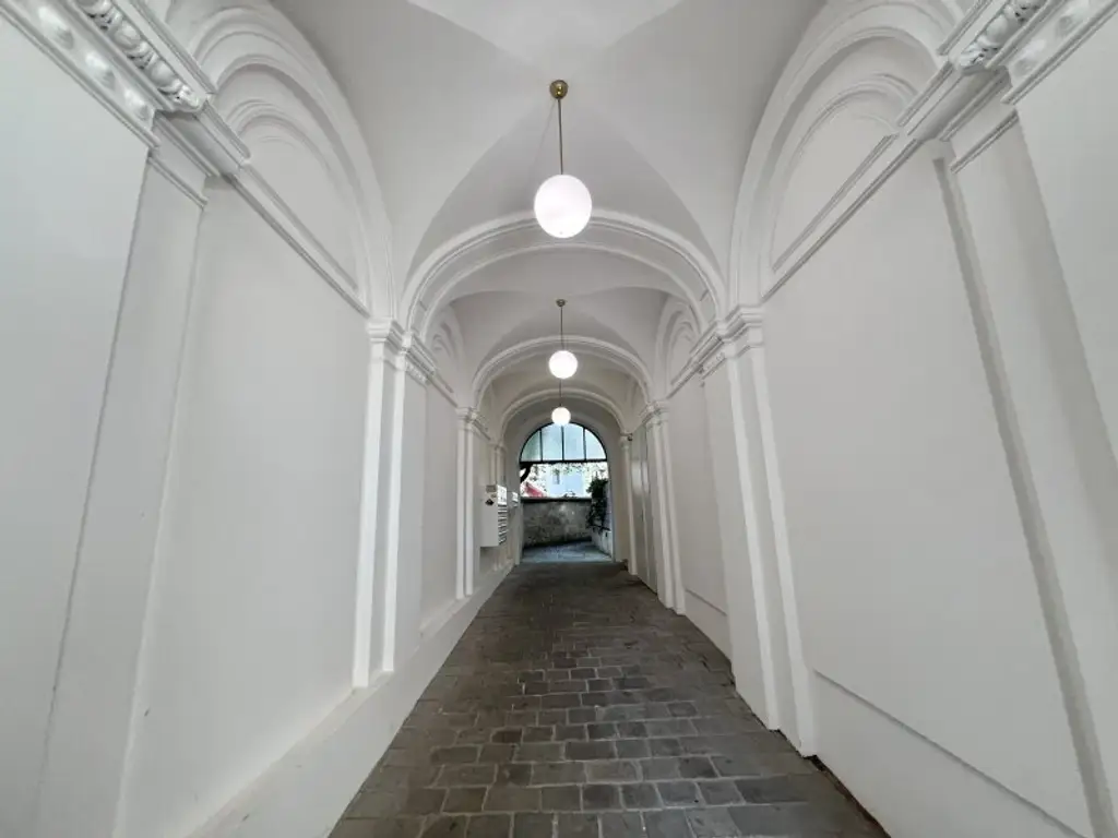 Perfekte Kombination! 3 Zi. im Altbau mit Balkon & Garage im 2.Bez.