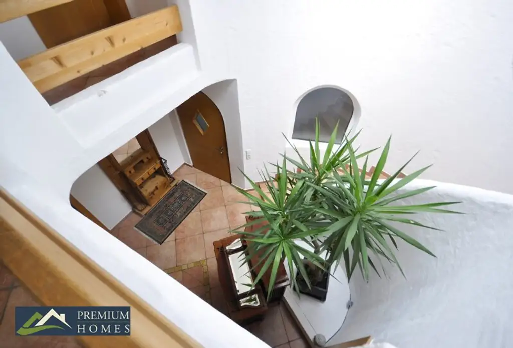 BREITENBACH am Inn - Großzügiges Einfamilienwohnhaus mit Terrasse, Balkon, Keller, Garage, zwei Carports, Garten, Gartenhaus, Geräte- und Holzschuppen