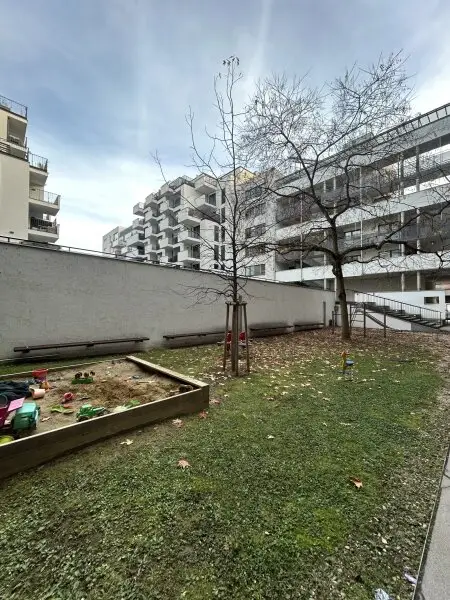 Bright 3-Room Apartment with Southeast-Facing Loggia in Prime Location – Near U1 Kagran & Donauzentrum
