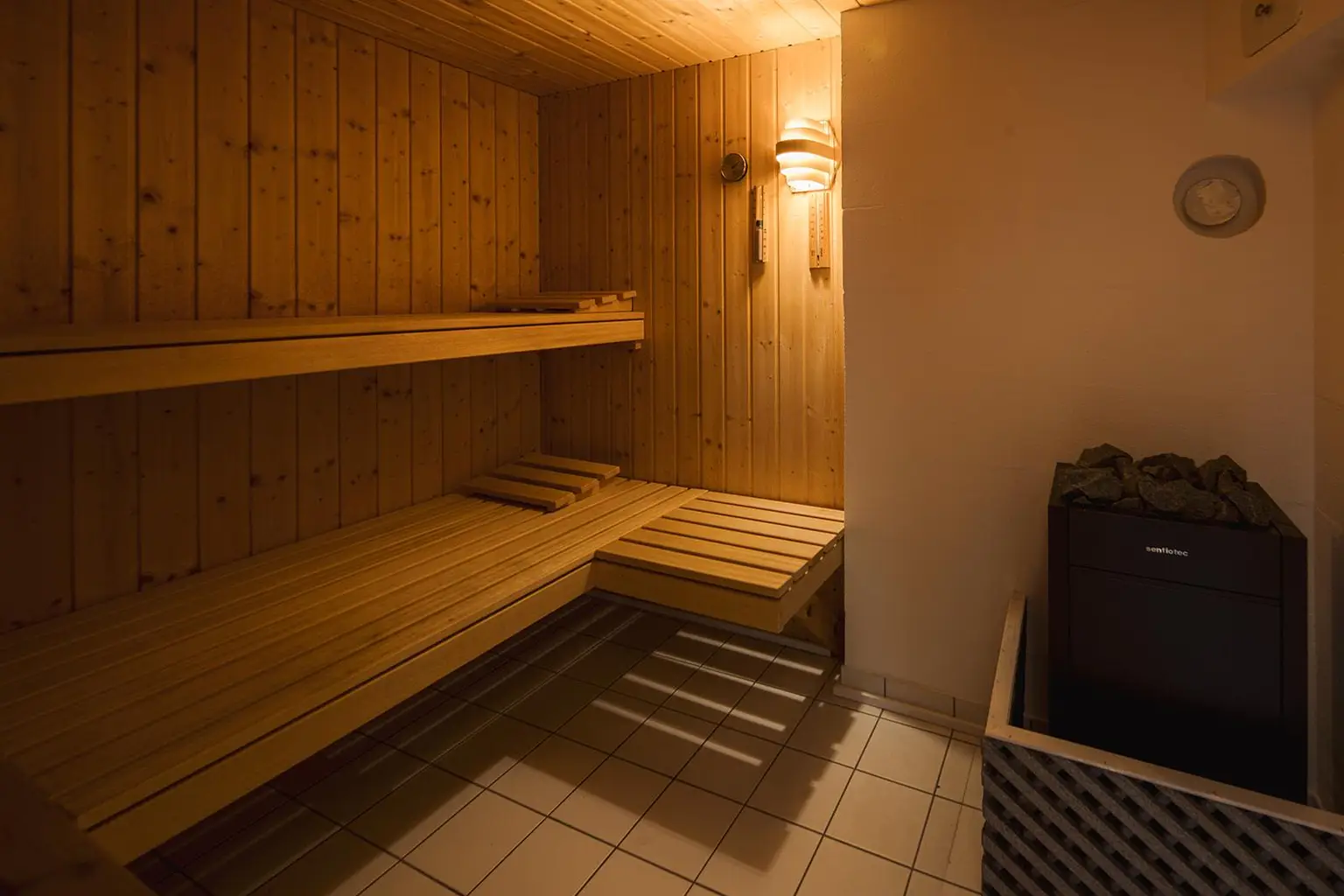 Familienanwesen - stilvoll mit großem Garten und Schwimmteich