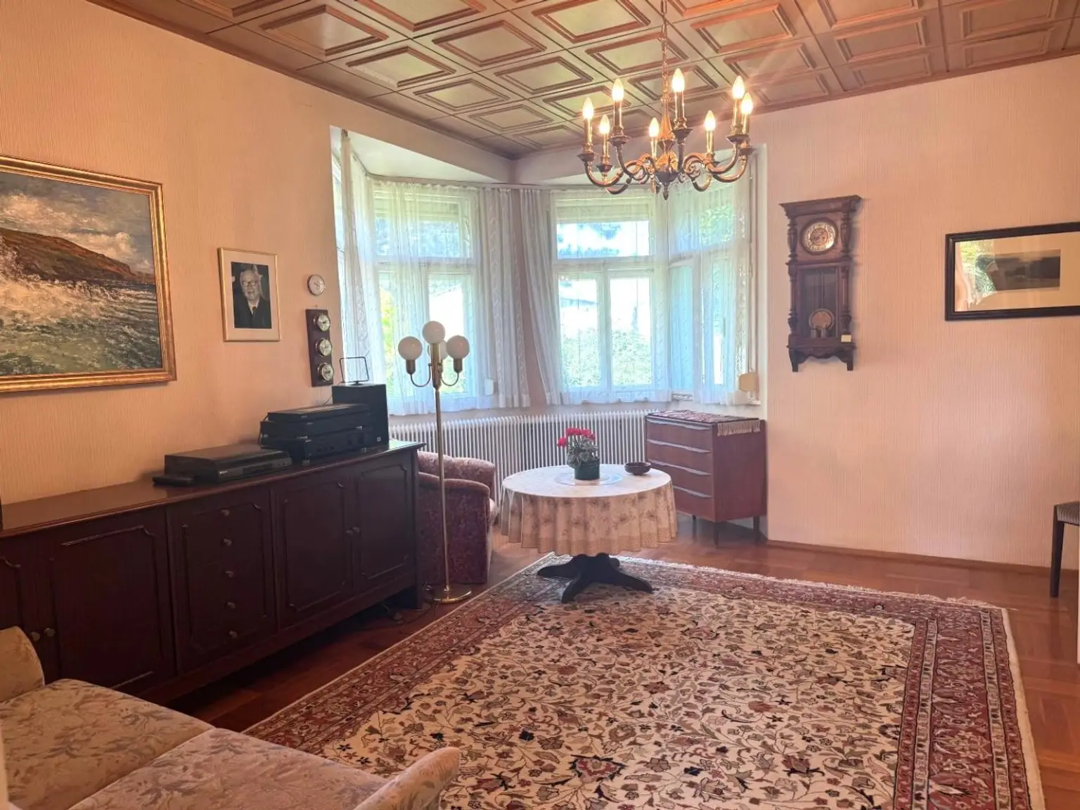 "Einfamilienhaus mit 2535m² großem Grundstück!"
