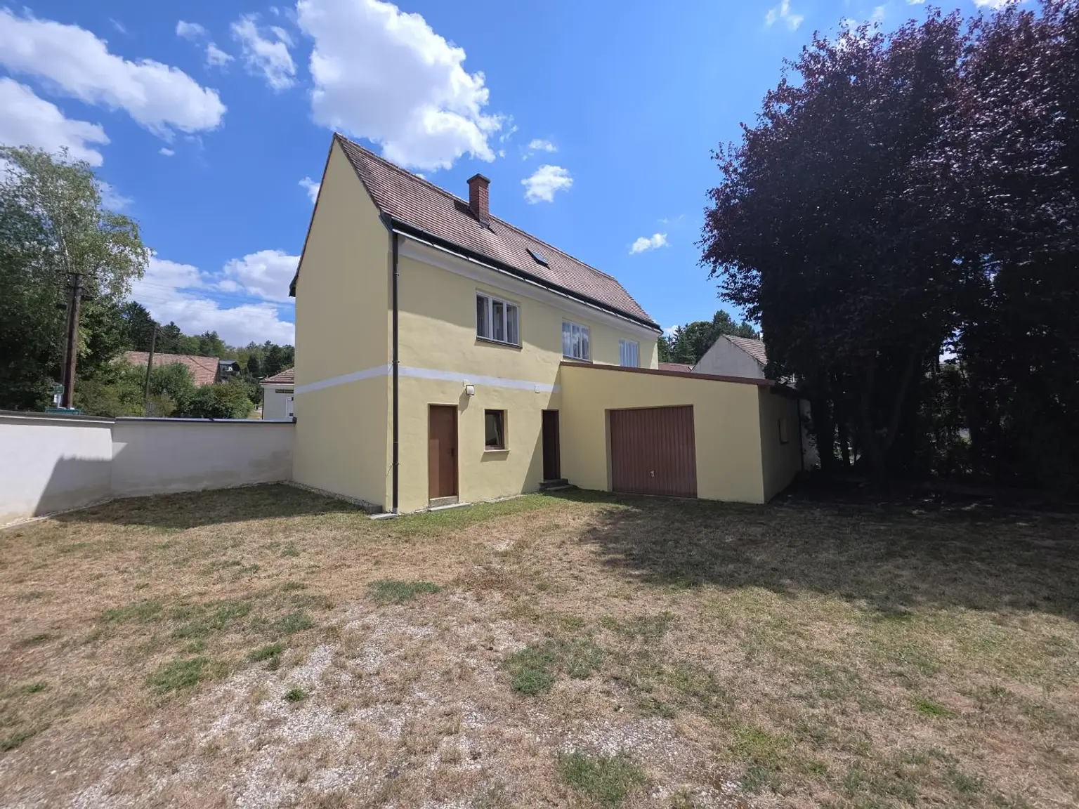 Innenhof mit Garage